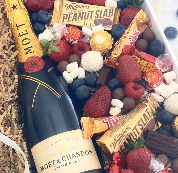 Champagne & Berry Gift Box (GC& Bris CBD delivery only)